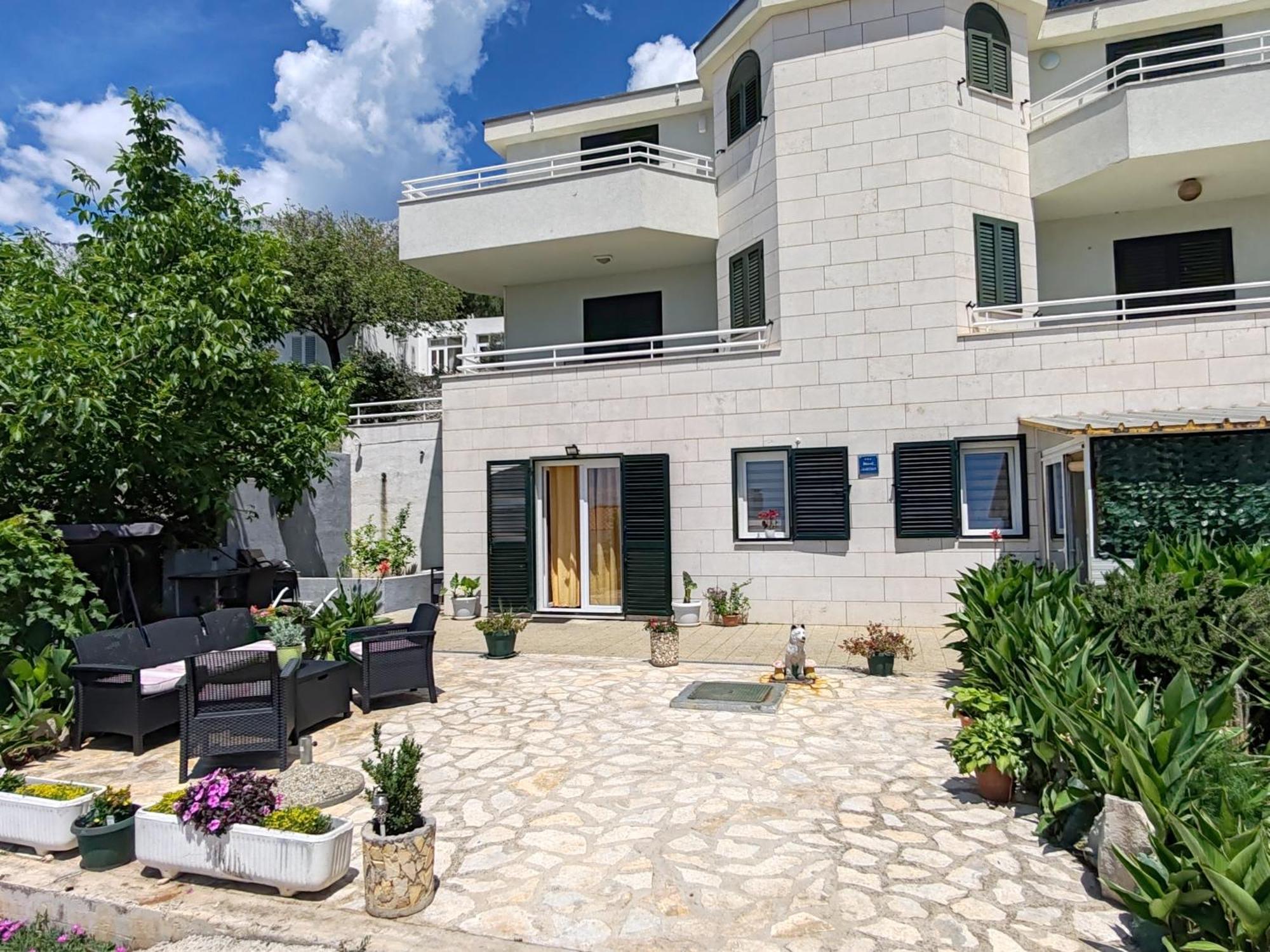 Apartment Apartman Dora Makarska